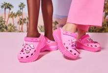 Photo of Яркие и стильные повседневные образы с детскими сандалиями Crocs