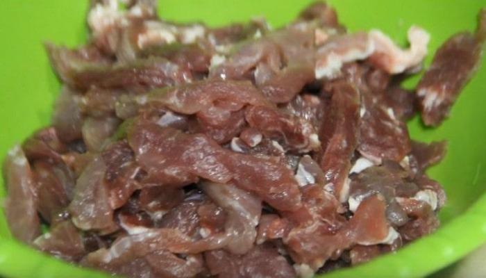 Σαλάτα Funchose με κρέας και λαχανικά - ένα εορταστικό ορεκτικό